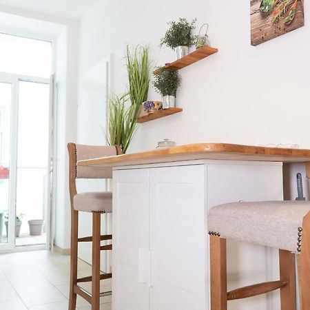 2 Rooms & Balcony - Top Location! Vienne Extérieur photo