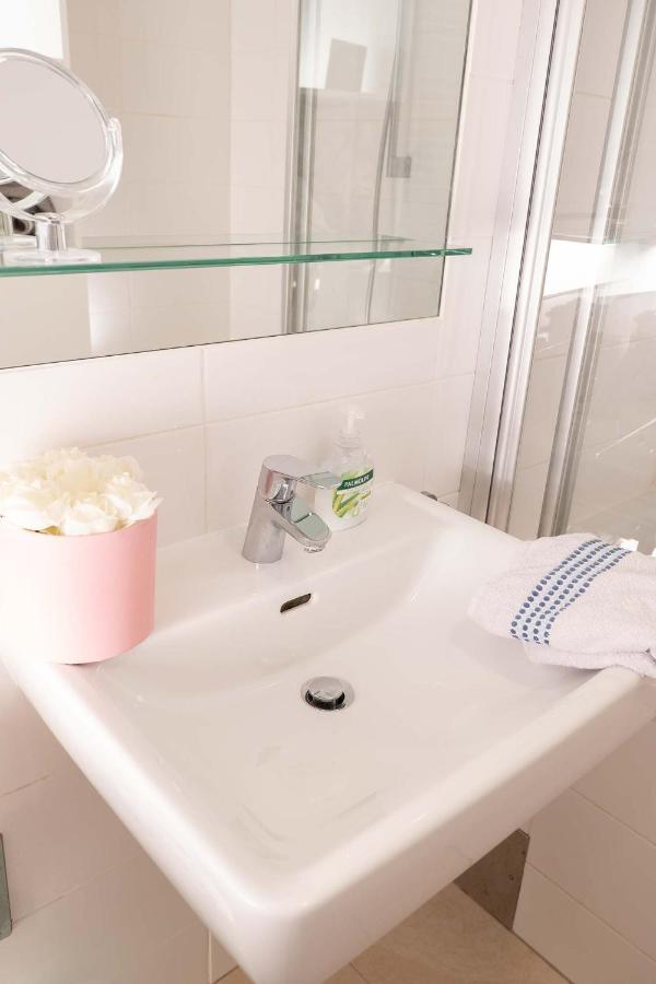 2 Rooms & Balcony - Top Location! Vienne Extérieur photo