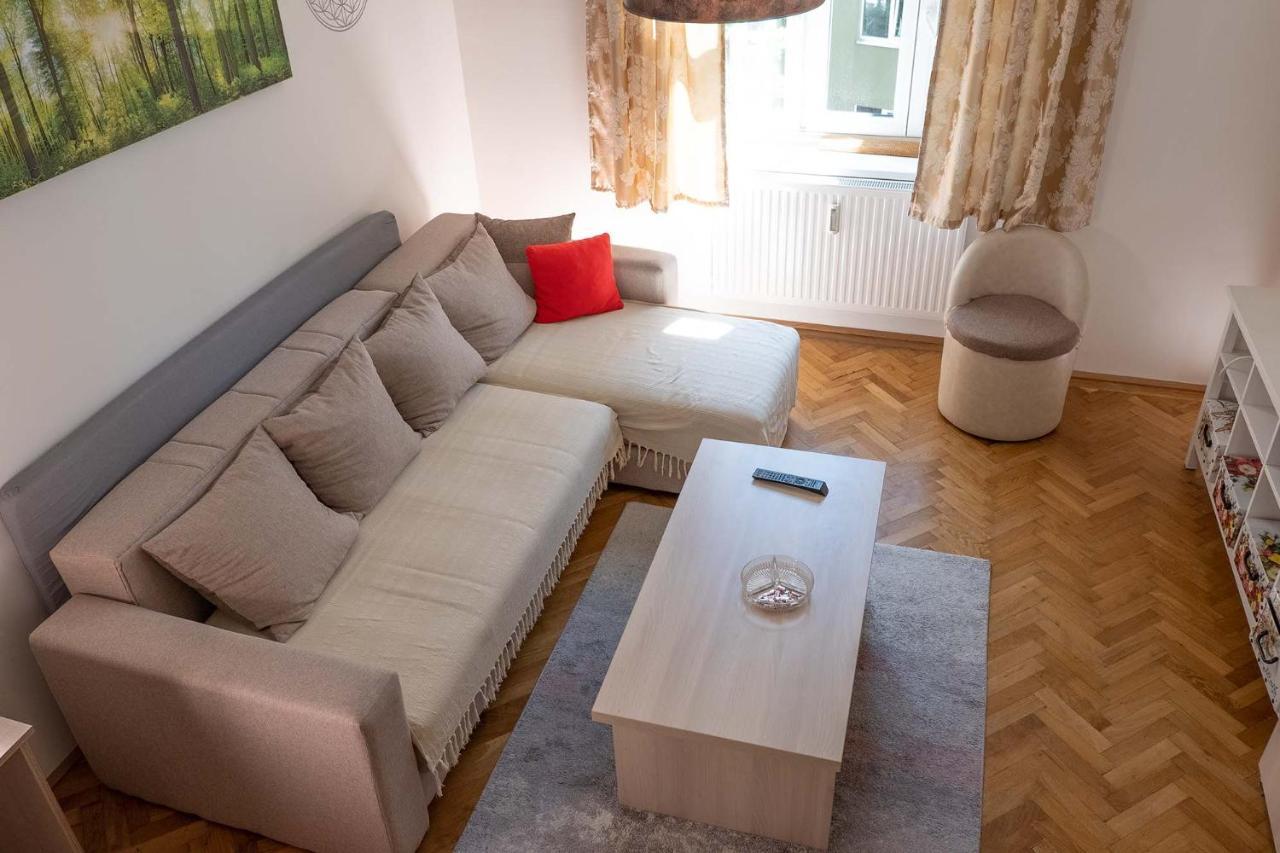 2 Rooms & Balcony - Top Location! Vienne Extérieur photo