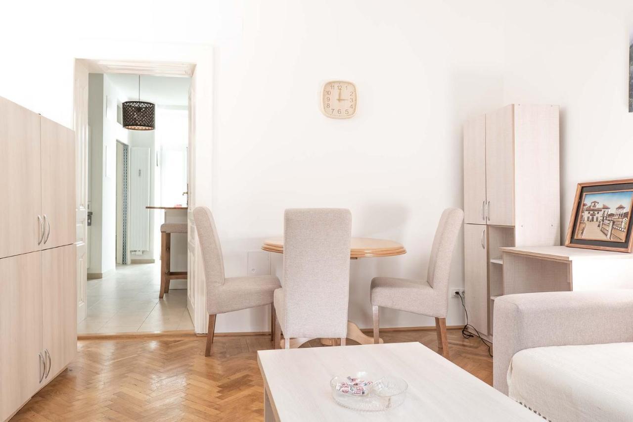 2 Rooms & Balcony - Top Location! Vienne Extérieur photo
