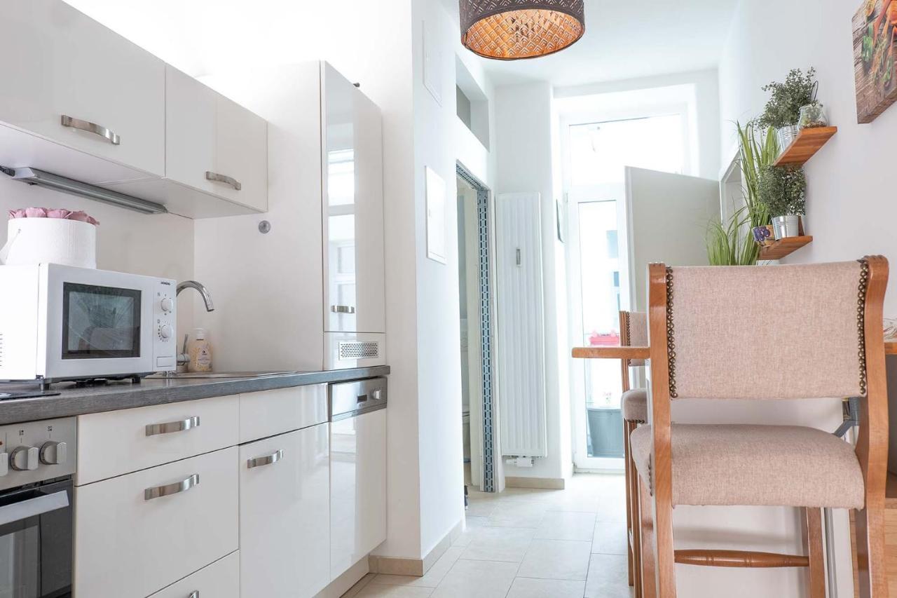 2 Rooms & Balcony - Top Location! Vienne Extérieur photo